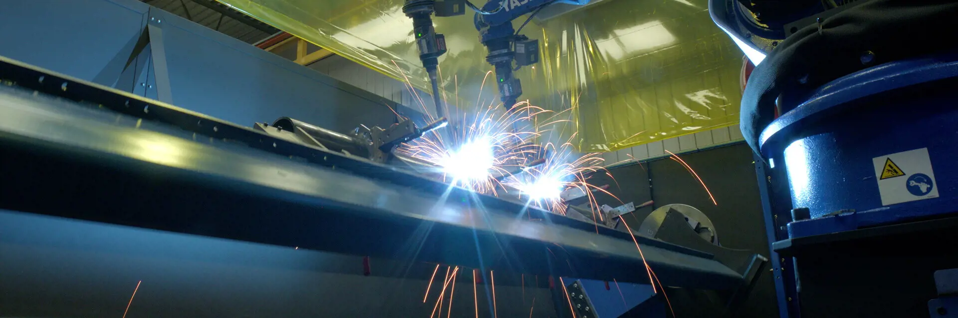 Robotic and manual welding